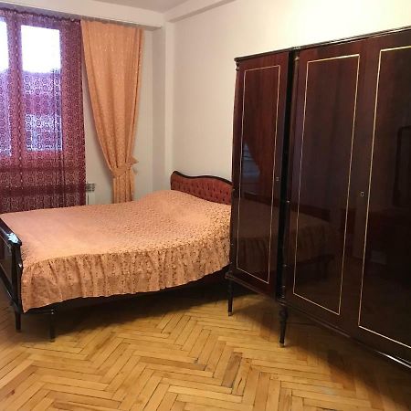 Appartement 33 Martiros Saryan Street à Erévan Extérieur photo