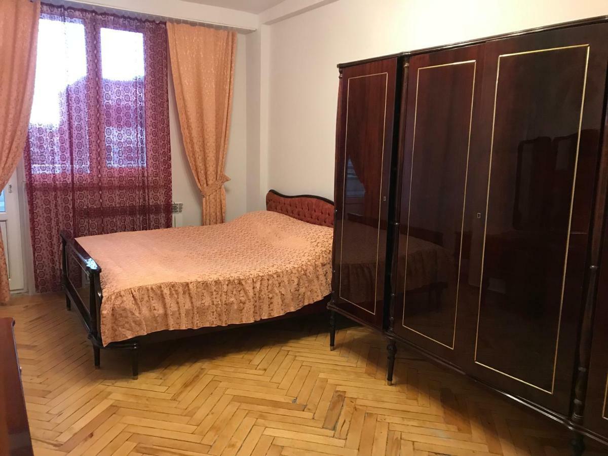 Appartement 33 Martiros Saryan Street à Erévan Extérieur photo