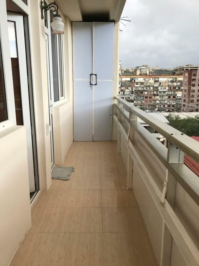 Appartement 33 Martiros Saryan Street à Erévan Extérieur photo